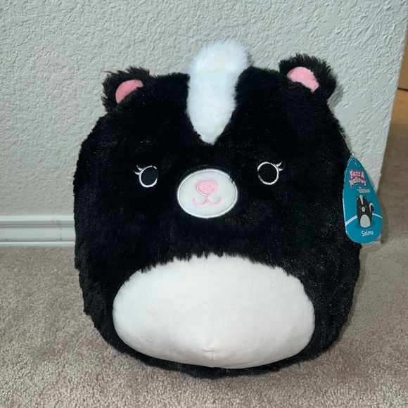 New Selma the Skunk Fuzzamallow Squishmallow - Picture 5 of 15